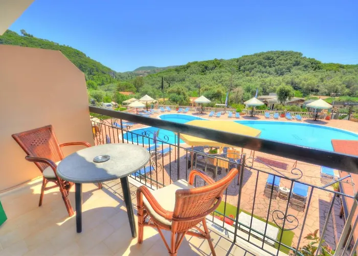 Mermaid Pool Studios And Bar