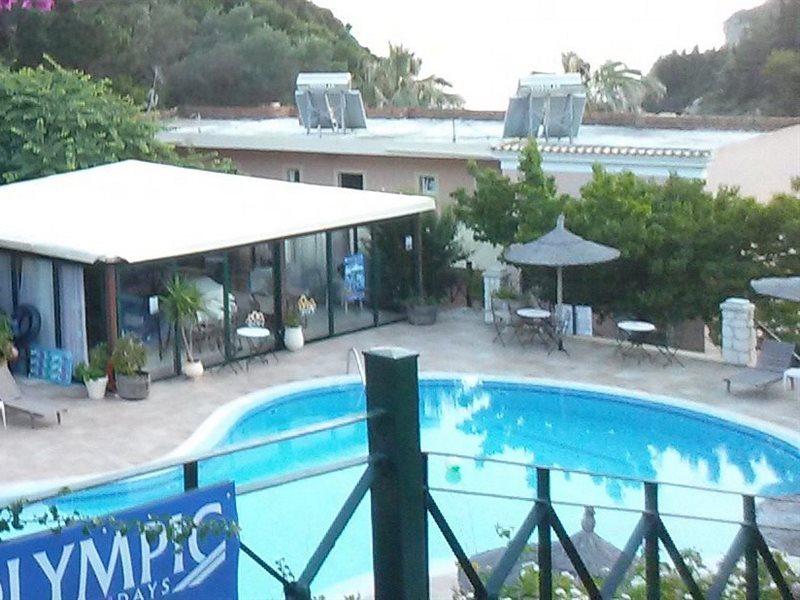 Ξενοδοχείο με διαμερίσματα Mermaid Pool And Bar Παλαιοκαστρίτσα