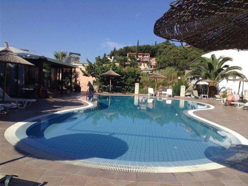 Ξενοδοχείο με διαμερίσματα Mermaid Pool And Bar Παλαιοκαστρίτσα